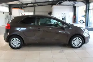 Kia Rio FIFA World Cup EditionDiesel*Tüv NEU*SHZ*PDC Bild 2