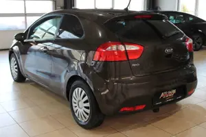 Kia Rio FIFA World Cup EditionDiesel*Tüv NEU*SHZ*PDC Bild 5