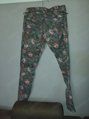 Damen Jeans von Clockhouse mit schönem Rosenmuster Größe 44
