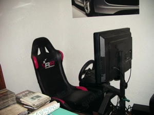 Raceroom Sitz mit Logitech Lenkrad und Pedalen plus Monitor