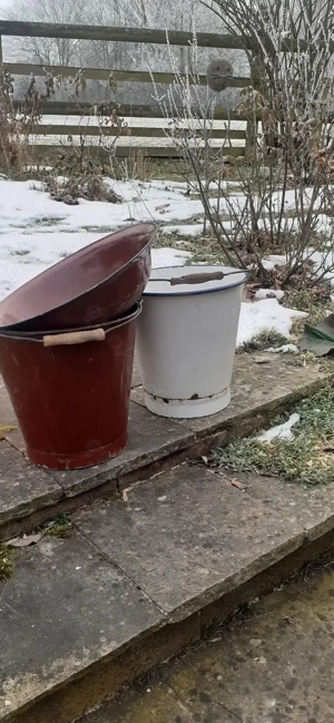 Emaille Eimer und Schüssel