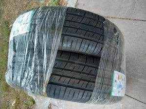 Nagelneue Trailerreifen Hänger Wohnwagen