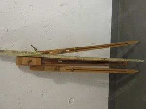 Staffelei, Dreibein, zusammenklappbar, Holz mit Metallbeschläge, 