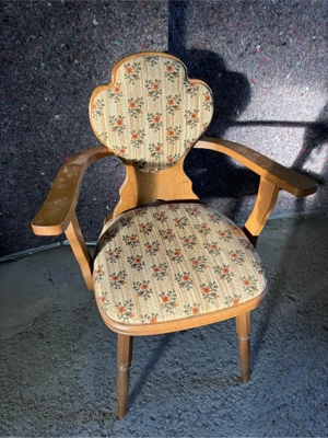 Eichen-Stuhl mit Armlehnen und Blumenmuster-Polsterung