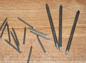 Doppelseitig gespitzte Stahlnägel   Für Holzarbeiten & Tischler