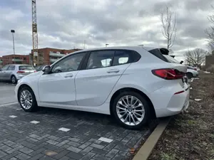 BMW 118 118 i Advantage Bild 3