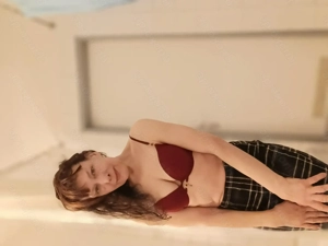 Milf (57) bietet Treffen an Bild 4
