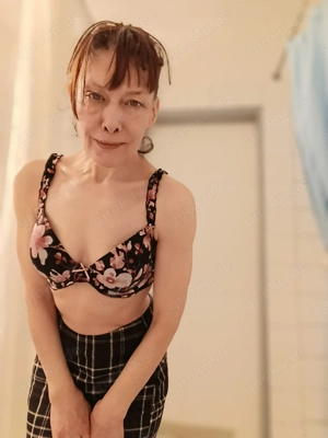 Milf (57) bietet Treffen an Bild 2
