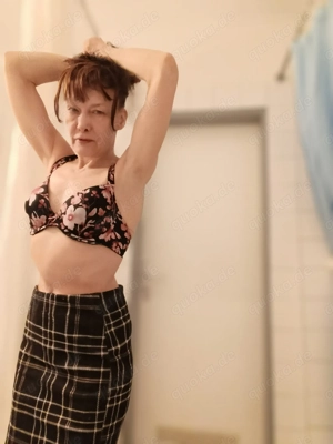 Milf (57) bietet Treffen an