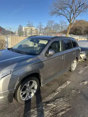 Mitsubishi Outlander 2.2 DI-D 4WD Automatik Intense Bild 3