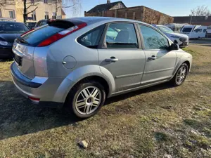 Ford Focus Ambiente-erst 60826 KM-Allwetterreifen Bild 5