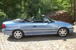 Opel Astra Astra Cabrio 1.6i Bertone Edition
