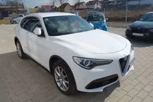 Alfa Romeo Stelvio Super Q4 2,2 JTDM Allrad/Navi/Leder/Pdc Bild 3