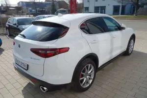 Alfa Romeo Stelvio Super Q4 2,2 JTDM Allrad/Navi/Leder/Pdc Bild 4