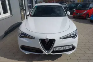 Alfa Romeo Stelvio Super Q4 2,2 JTDM Allrad/Navi/Leder/Pdc Bild 2