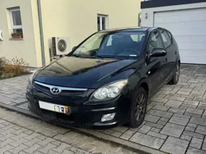 Hyundai i30 1,4 Benziner + neue Allwetterreifen + Bremsen neu Bild 5