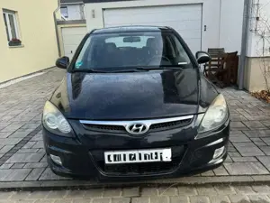 Hyundai i30 1,4 Benziner + neue Allwetterreifen + Bremsen neu Bild 3