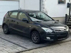 Hyundai i30 1,4 Benziner + neue Allwetterreifen + Bremsen neu