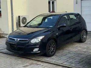 Hyundai i30 1,4 Benziner + neue Allwetterreifen + Bremsen neu Bild 2