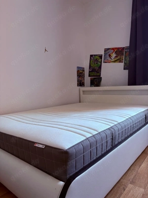 Bett mit LED und Matratze