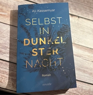 Selbst in dunkelster Nacht - Buch