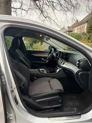Mercedes-Benz E 220 E-Klasse T-Modell Diesel d T 9G-TRONIC Bild 3