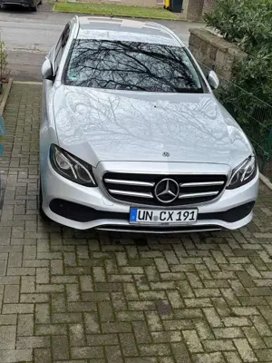 Mercedes-Benz E 220 E-Klasse T-Modell Diesel d T 9G-TRONIC Bild 1