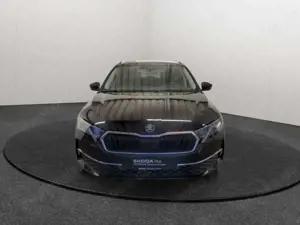 Skoda Octavia Combi 2.0TDI DSG Selection Matrix AHK Navi HUD 360 Bild 2