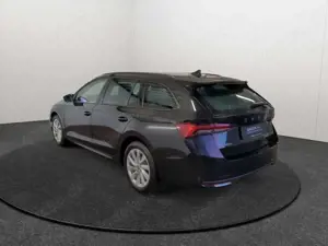 Skoda Octavia Combi 2.0TDI DSG Selection Matrix AHK Navi HUD 360 Bild 4