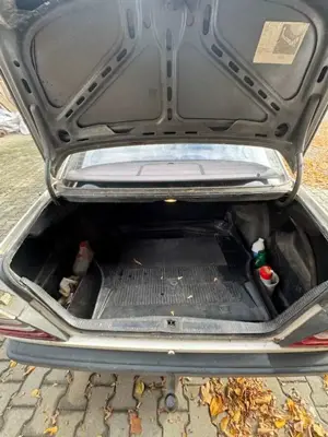 Mercedes-Benz Baureihe 124 E-Klasse D 124W Bild 5