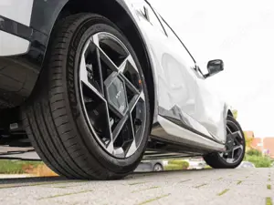 Kia EV4 81,4 kWh GT-Line Navi Panorama HeadUp 360° Bild 5