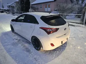 Hyundai i30 1.6 CRDi Style Bild 3