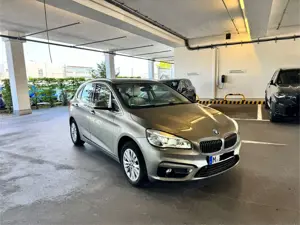 BMW 220 220d Active Tourer Aut. Luxury Line Bild 2