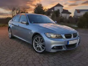 BMW 325 325i xDrive *LCI*M-Paket*Navi*Leder*Harman/Kardon