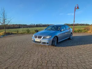 BMW 325 325i xDrive *LCI*M-Paket*Navi*Leder*Harman/Kardon Bild 3