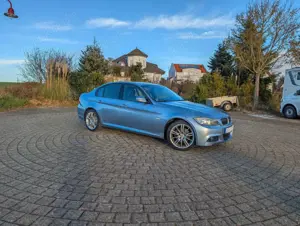 BMW 325 325i xDrive *LCI*M-Paket*Navi*Leder*Harman/Kardon Bild 5