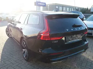 Volvo V60 Ultra Dark B4 Mild-Hybrid 360°KAM/BLIS/PANO Bild 3