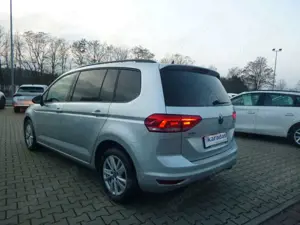 Volkswagen Touran 2.0 TDI ComfortlineAUT/AHK/ACC/PDC/SHZ Bild 3