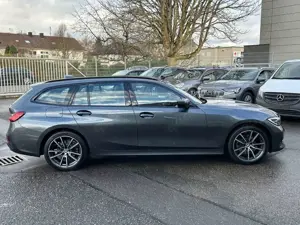 BMW 320 dA xDrive VIRTUAL LED LEDER NAVI AC AHK CAM* Bild 4