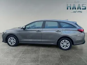 Hyundai i30 I30 Select 1,4 "NAVI-CAM-MULTI-SITZH-TEMPO- Bild 5