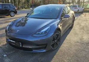 Tesla Model 3 Standard Reichweite Plus Hinterradantrieb