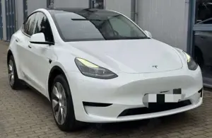 Tesla Model Y AHK GJR 1. Hand