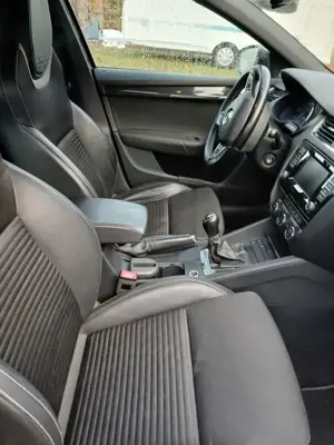 Skoda Octavia Octavia Combi 2.0 TDI RS Bild 5