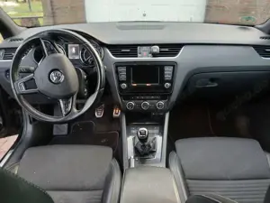 Skoda Octavia Octavia Combi 2.0 TDI RS Bild 2