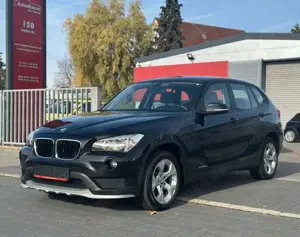 BMW X1 20 i xDrive / 1. Hand / Scheckheft / PDC