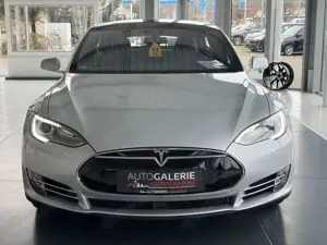 Tesla Model S DuaL PERFORMANCE Bild 2