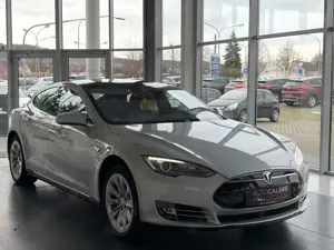 Tesla Model S DuaL PERFORMANCE Bild 3