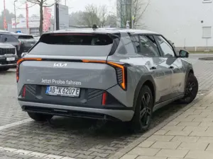 Kia EV4 81,4 kWh Earth Navi Schiebedach Sound-P 360° Bild 3