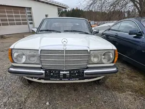 Mercedes-Benz Baureihe 123 E 200, W123, H Zulassung
