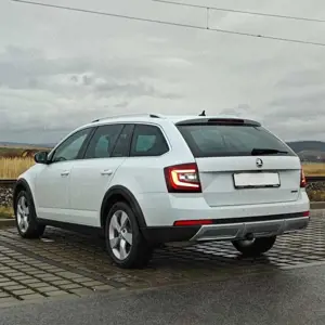 Skoda Octavia Combi 2.0 TDI 4x4 DSG Scout Bild 2